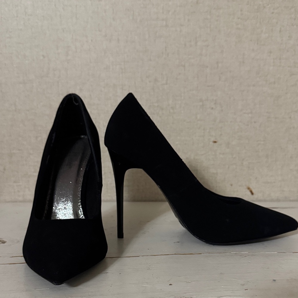 Chic Black Suede Heels